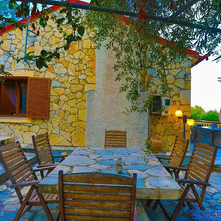 Alkinoos Villa *