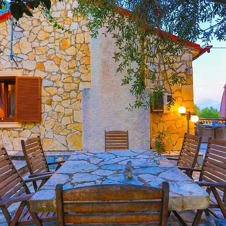 Alkinoos Villa *