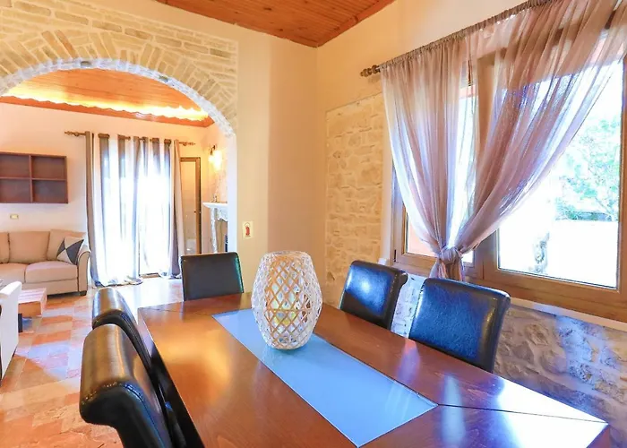 Alkinoos Villa *